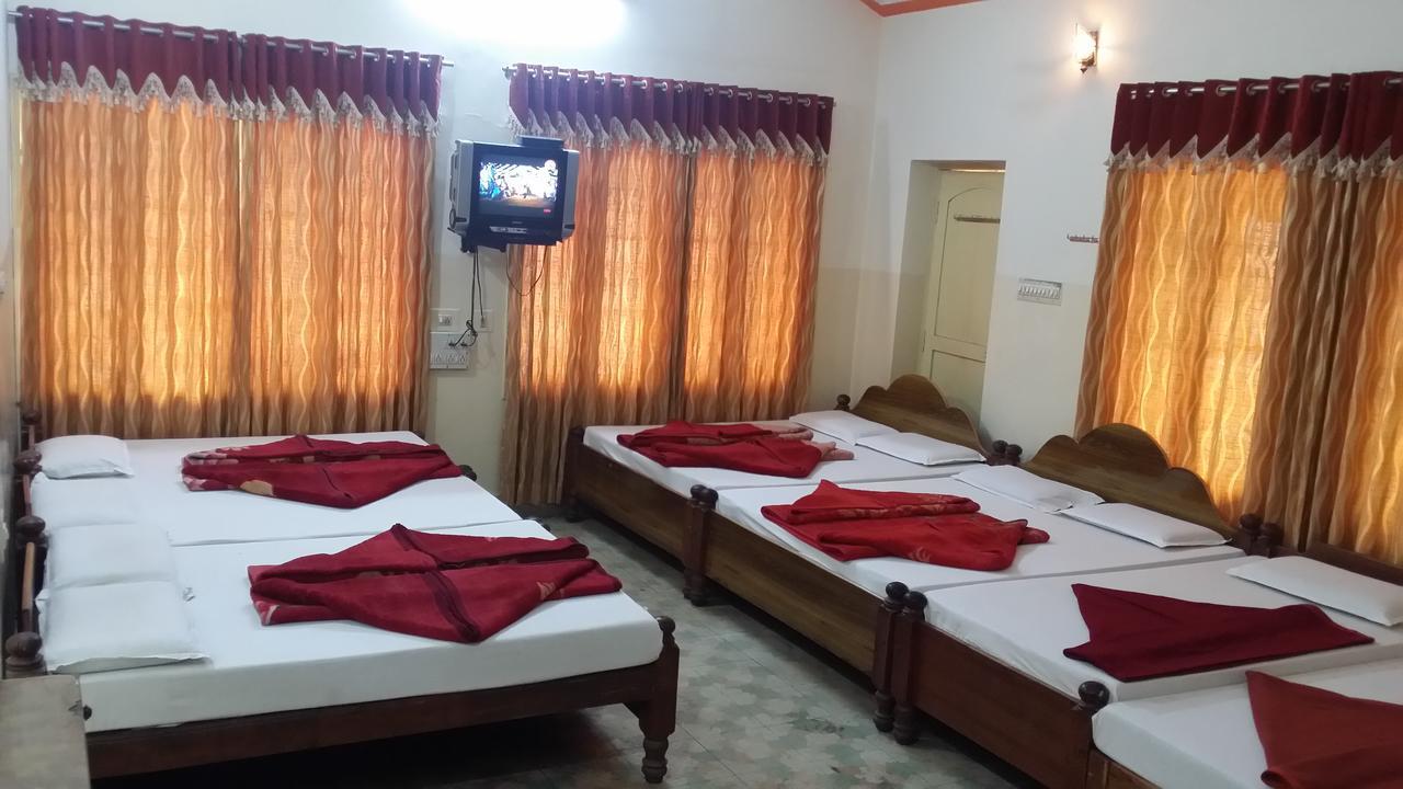 N K F Residency Villa Mysore Buitenkant foto